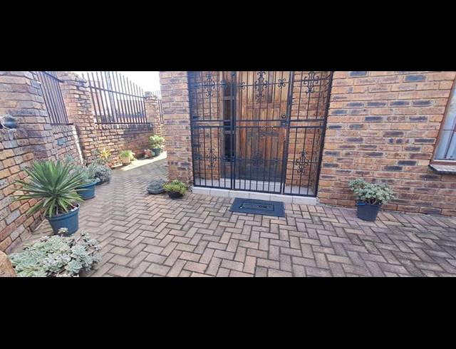 4 BEDROOM HOUSE FOR SALE IN REIGERPARK